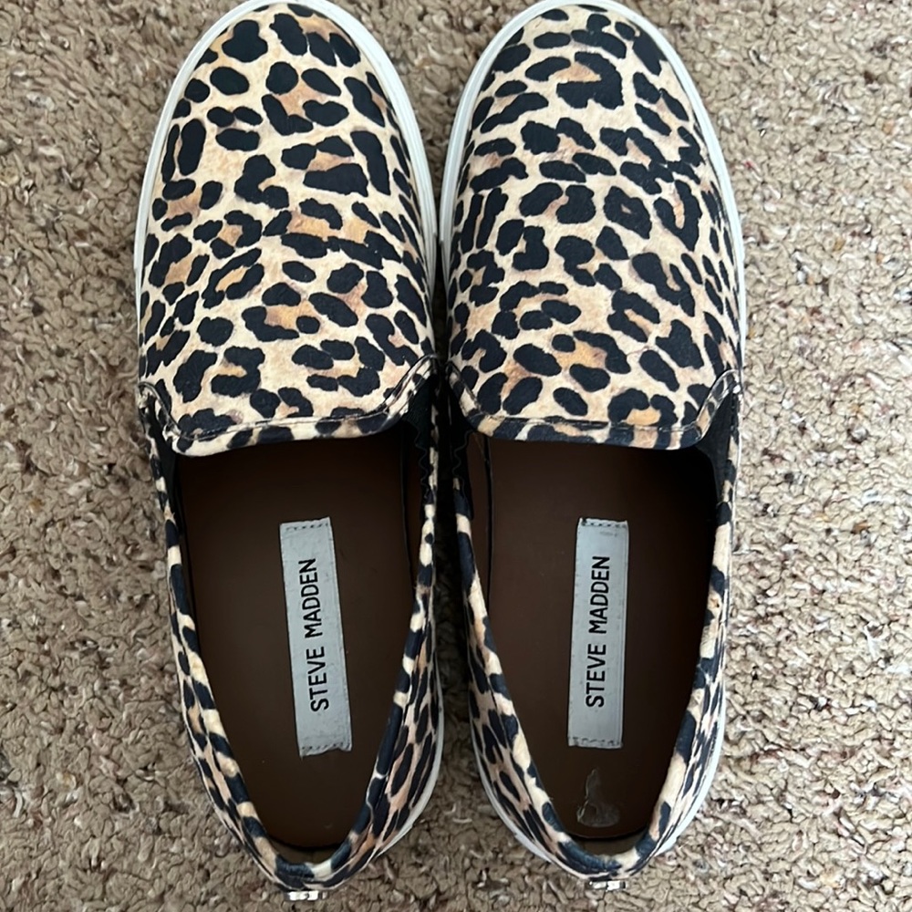 🐯Steve Madden slip on sneakers